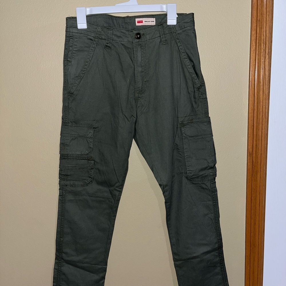 Wrangler army green cargo pants